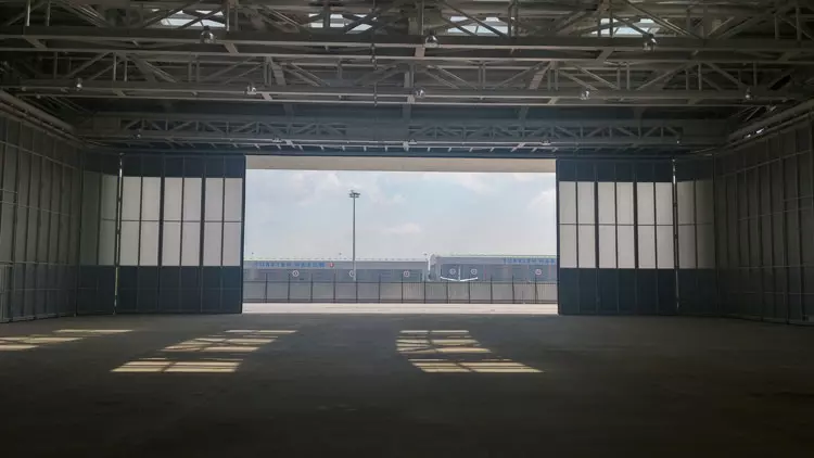 Hangar Kapısı